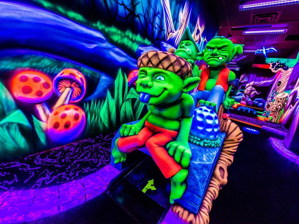Fantasyland Hotel Edmonton Dış mekan fotoğraf