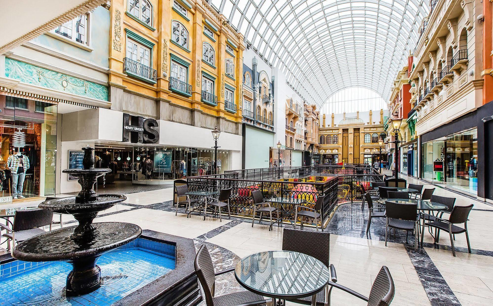 Fantasyland Hotel Edmonton Dış mekan fotoğraf