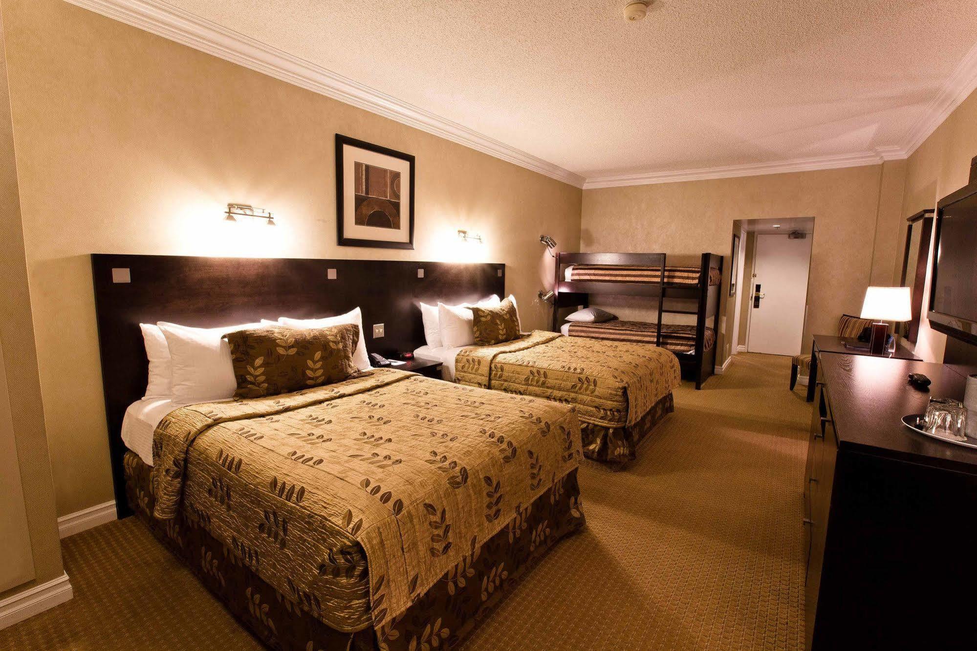 Fantasyland Hotel Edmonton Dış mekan fotoğraf