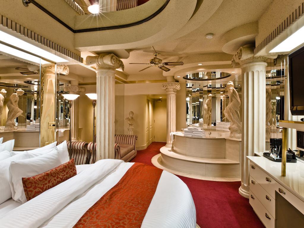 Fantasyland Hotel Edmonton Dış mekan fotoğraf