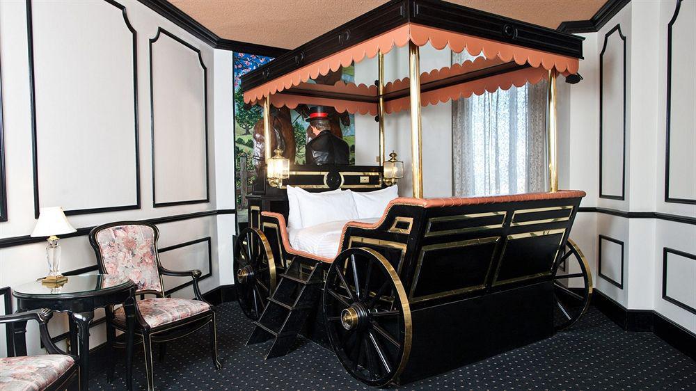 Fantasyland Hotel Edmonton Dış mekan fotoğraf